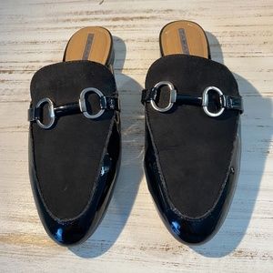 Tahari Frenchie Black Mules 9M